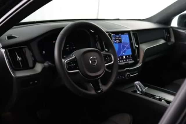 Volvo XC60 (2024) thumbnail 3