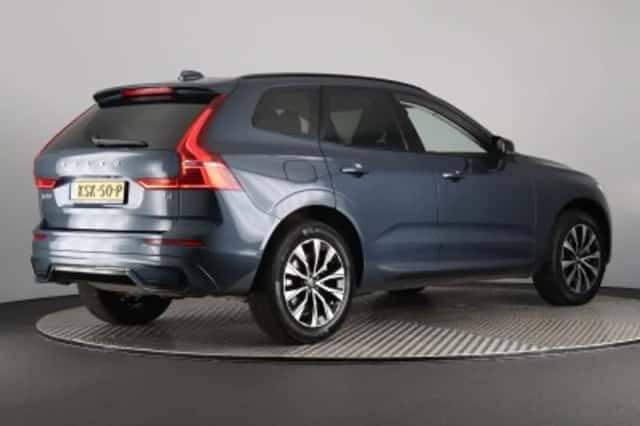 Volvo XC60 (2023) thumbnail 2