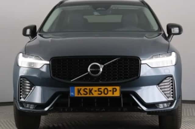 Volvo XC60 (2023) thumbnail 4