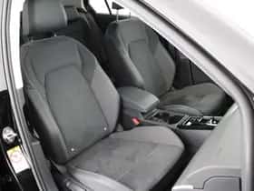 Volkswagen Golf (2024) thumbnail 2