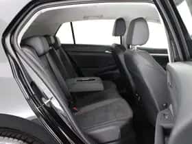 Volkswagen Golf (2024) thumbnail 13