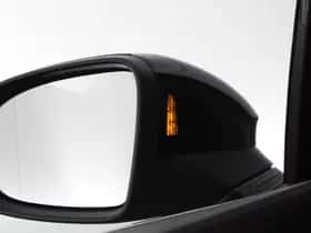 Volkswagen Golf (2024) thumbnail 6