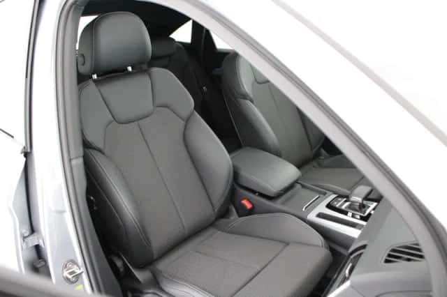 Audi Q5 (2024) thumbnail 2