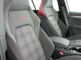 Volkswagen Golf (2025) thumbnail 2