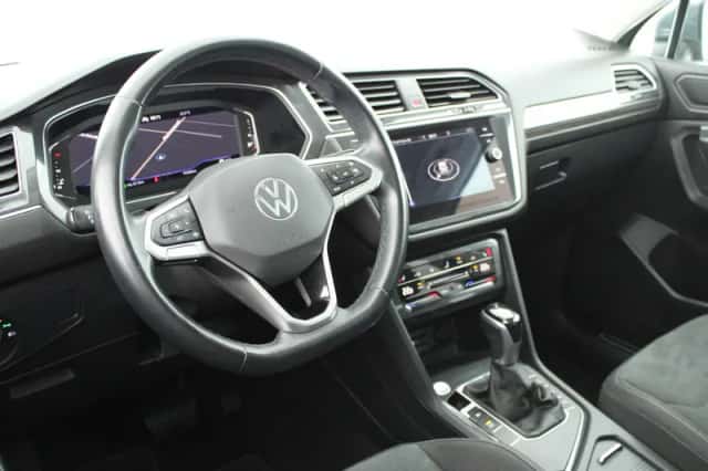 Volkswagen Tiguan (2022) thumbnail 3
