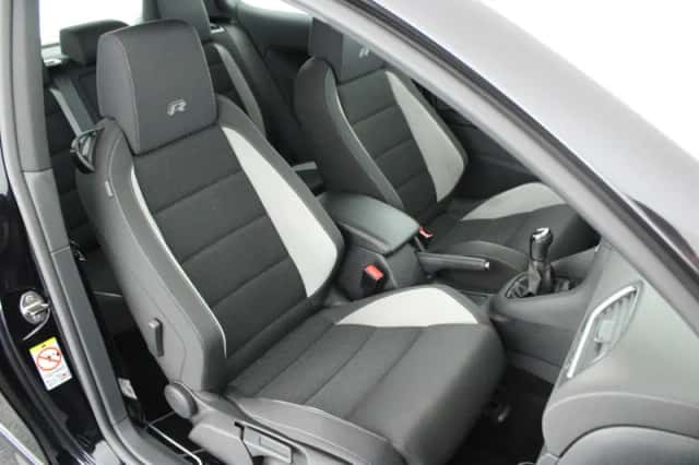 Volkswagen Golf (2010) thumbnail 2