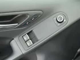Volkswagen Golf (2010) thumbnail 11