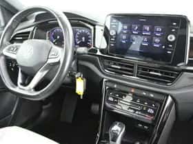 Volkswagen T-Roc (2022) thumbnail 3