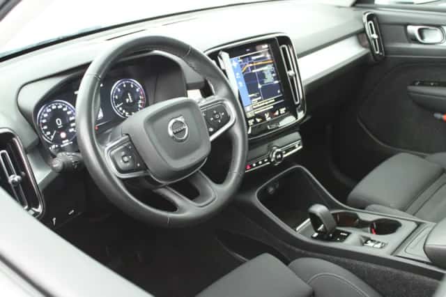 Volvo XC40 (2022) thumbnail 3