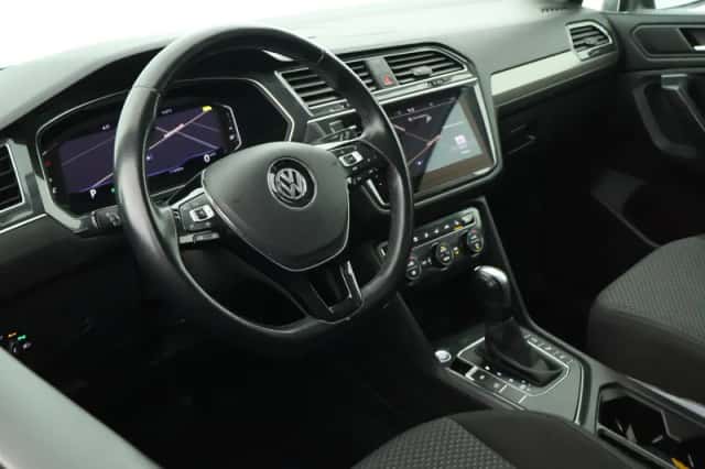Volkswagen Tiguan (2021) thumbnail 3