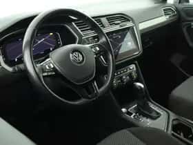 Volkswagen Tiguan (2021) thumbnail 3