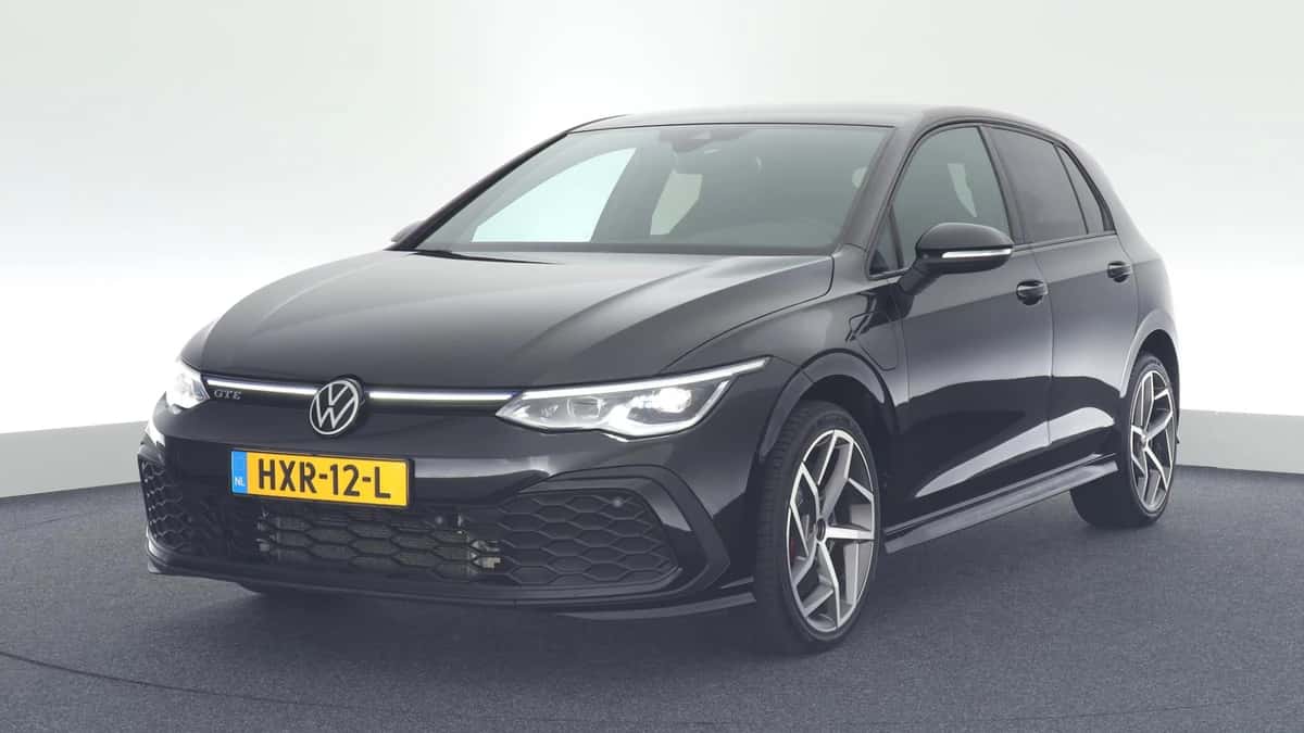 Volkswagen Golf (2022) — foto 1