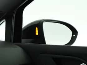 Volkswagen Golf (2022) thumbnail 4
