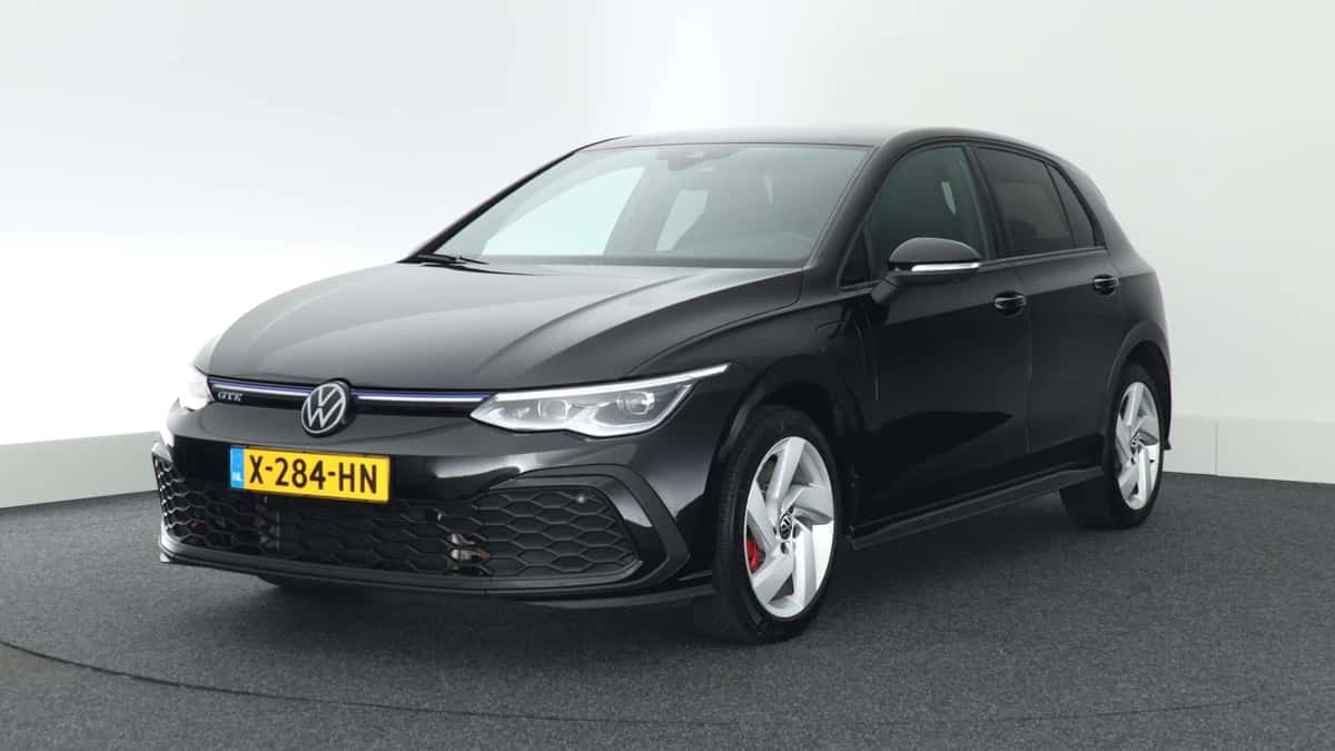 Volkswagen Golf (2023) — foto 1