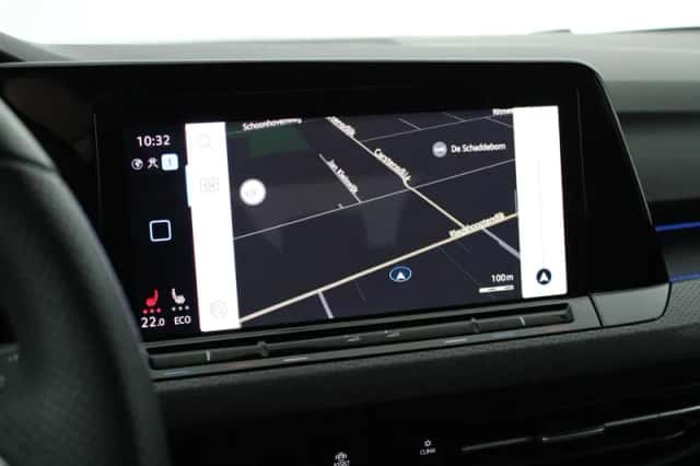 Volkswagen Golf (2023) thumbnail 4