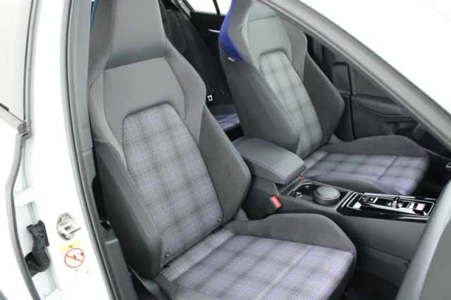 Volkswagen Golf (2026) thumbnail 2