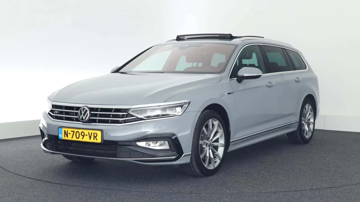 Volkswagen Passat (2022) — foto 1
