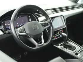 Volkswagen Passat (2022) thumbnail 3