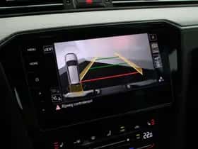 Volkswagen Passat (2022) thumbnail 4