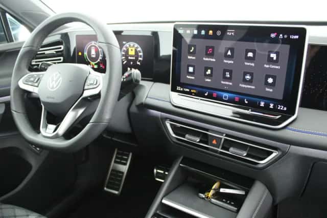 Volkswagen Tiguan (2026) thumbnail 3