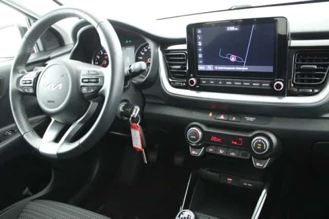 Kia Stonic (2022) thumbnail 3