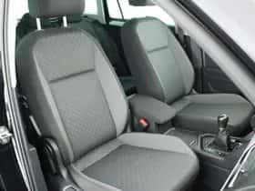 Volkswagen Tiguan (2017) thumbnail 2