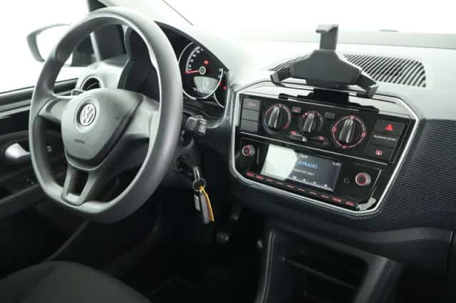Volkswagen Up! (2019) thumbnail 3