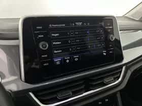 Volkswagen T-Roc (2023) thumbnail 22
