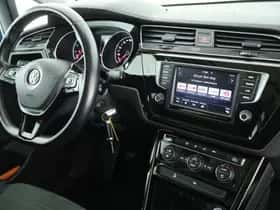 Volkswagen Touran (2017) thumbnail 3