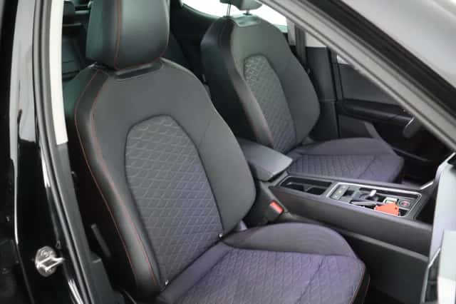 SEAT Leon (2023) thumbnail 2