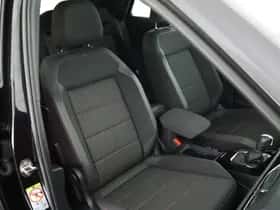 Volkswagen T-Roc (2022) thumbnail 2