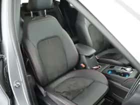 Ford Kuga (2024) thumbnail 2