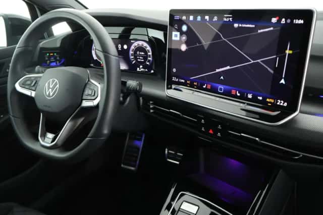 Volkswagen Golf (2024) thumbnail 3