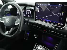 Volkswagen Golf (2024) thumbnail 3