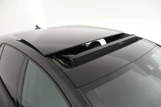Volkswagen Golf (2024) thumbnail 5
