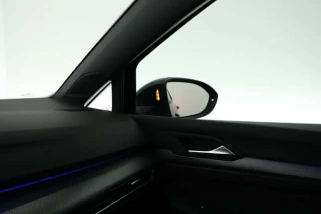 Volkswagen Golf (2024) thumbnail 6