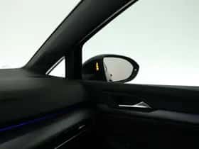 Volkswagen Golf (2024) thumbnail 6