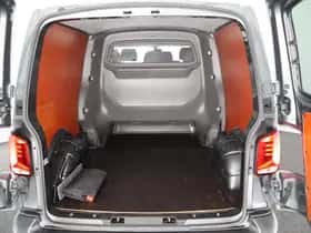 Volkswagen Transporter (2020) thumbnail 4