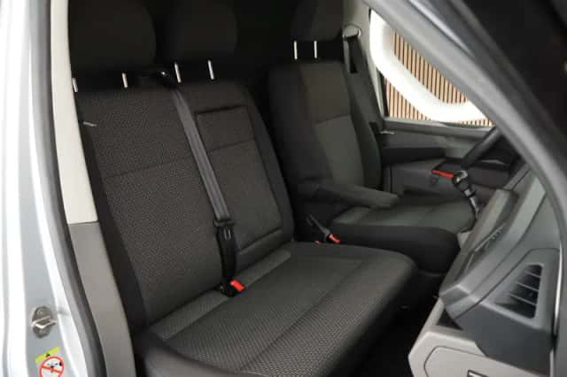 Volkswagen Transporter (2020) thumbnail 2