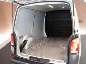 Volkswagen Transporter (2020) thumbnail 37