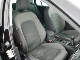 Volkswagen Golf (2018) thumbnail 2