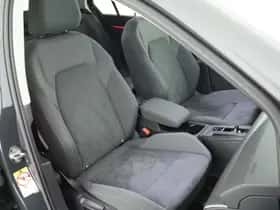 Volkswagen Golf thumbnail 2