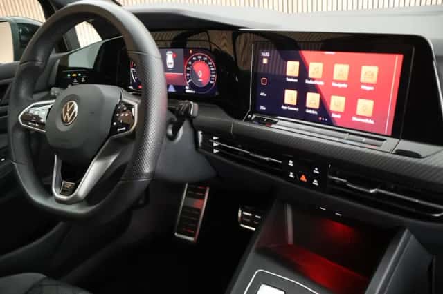 Volkswagen Golf (2021) thumbnail 3