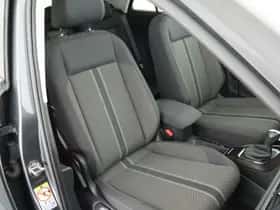 Volkswagen T-Roc thumbnail 2
