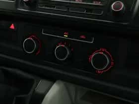Volkswagen Transporter (2018) thumbnail 20