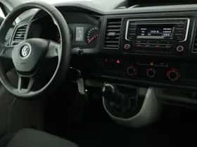 Volkswagen Transporter (2018) thumbnail 3