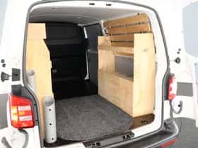 Volkswagen Transporter (2018) thumbnail 25