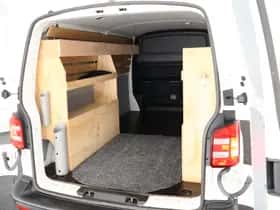 Volkswagen Transporter (2018) thumbnail 26