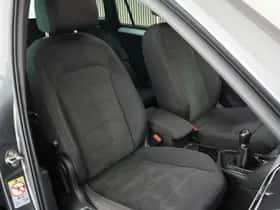 Volkswagen Tiguan (2017) thumbnail 2