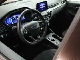 Ford Kuga (2021) thumbnail 3